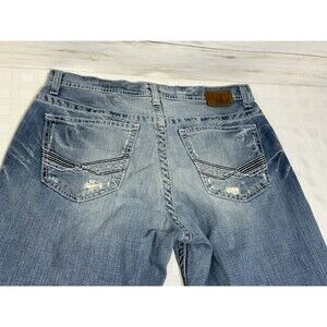 BKE Tyler Relaxed Boot Cut Men’s Cotton Light Blue Jeans 33 x 32 pants buckle